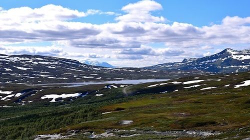 Köp hus i Frankrike och turista i Norra Sverige